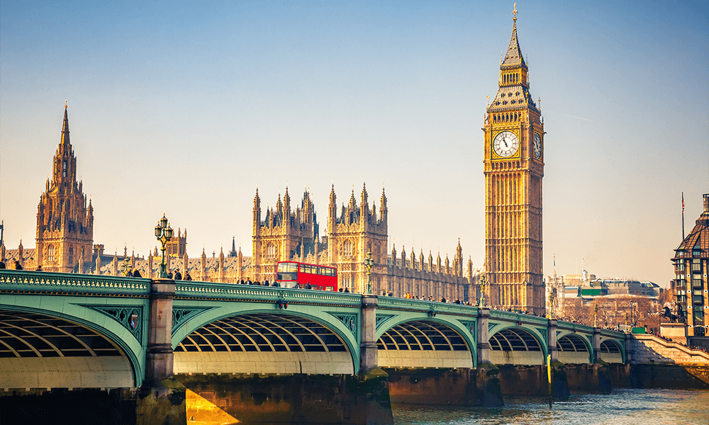 British Filipinos admiring Big Ben in London